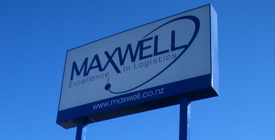 Maxwell - high sign